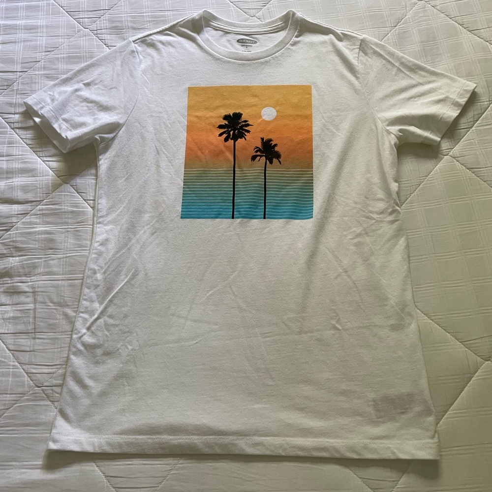 NWOT Palm tree graphic tee